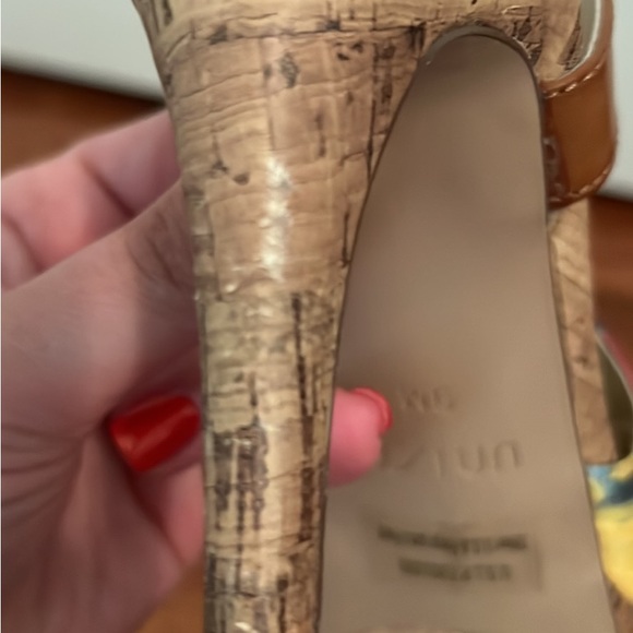 Unisa Size 9 Multicolored Heels - Picture 3 of 4